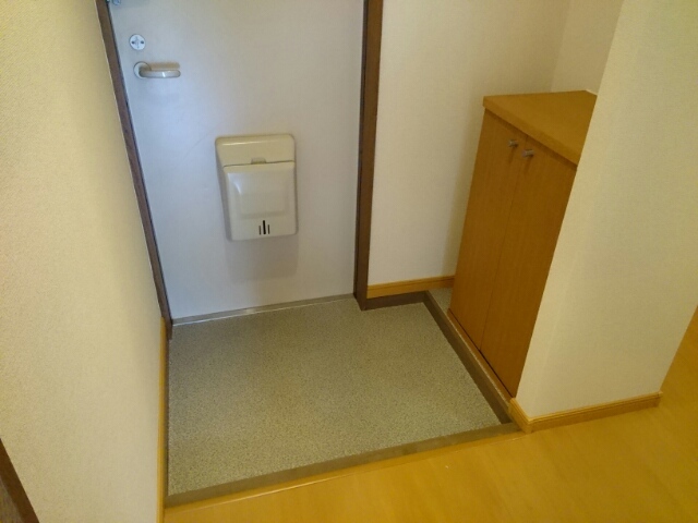 クロー・エイテルパーチ 玄関