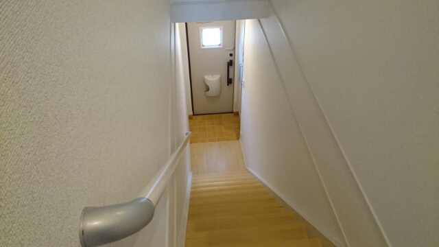 穴師台ハイツ 玄関