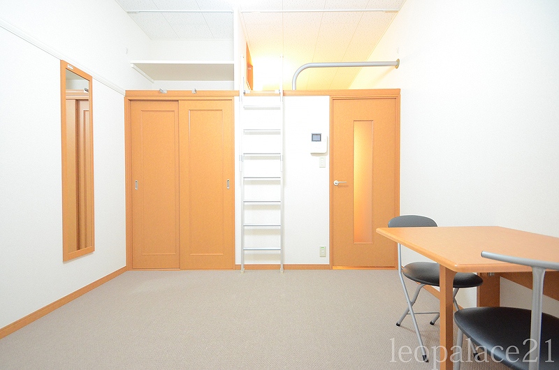 レオパレスプレンティ鳳 リビング