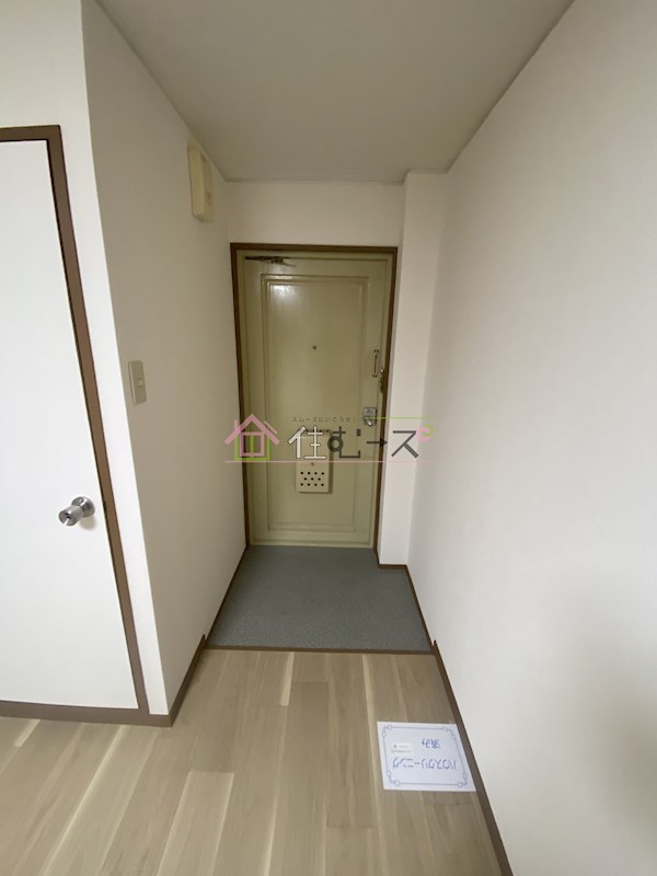 ストロング第1新大阪 玄関