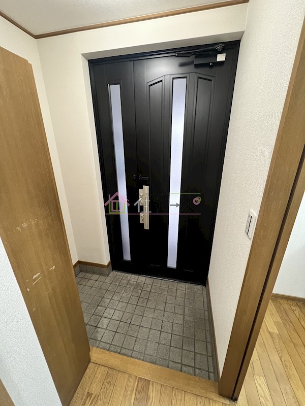 上新庄戸建3-2-13 玄関