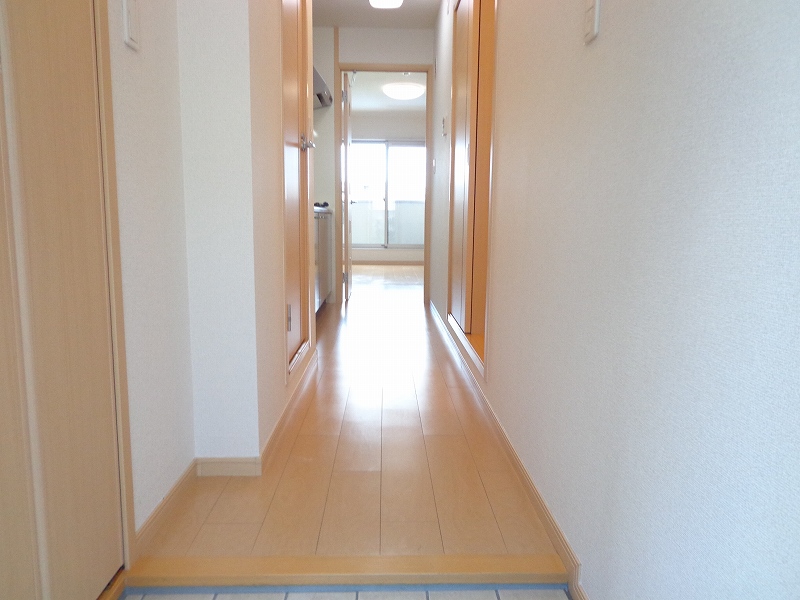 プレジェーネ　一津屋 玄関