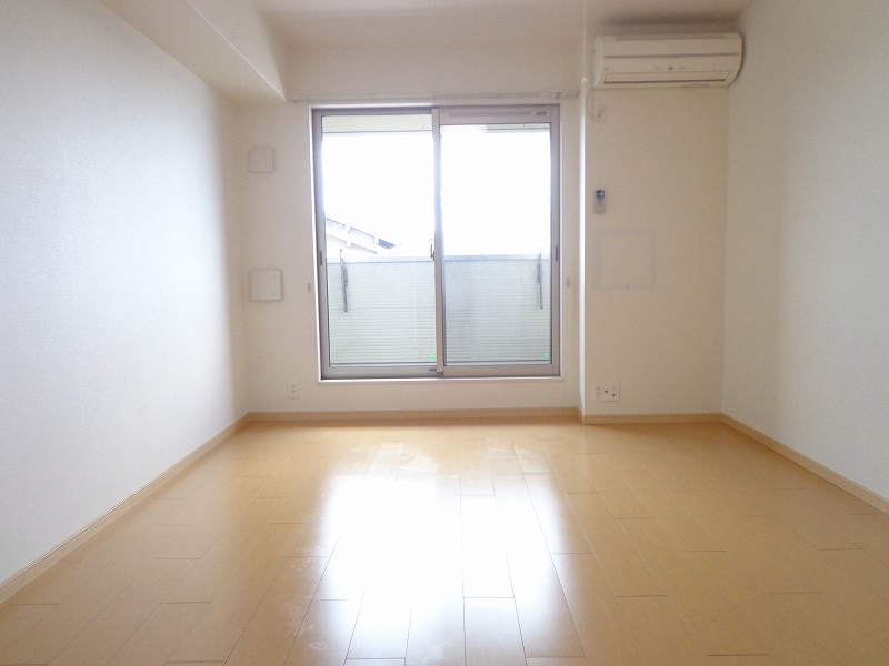 プレジェーネ　一津屋 リビング