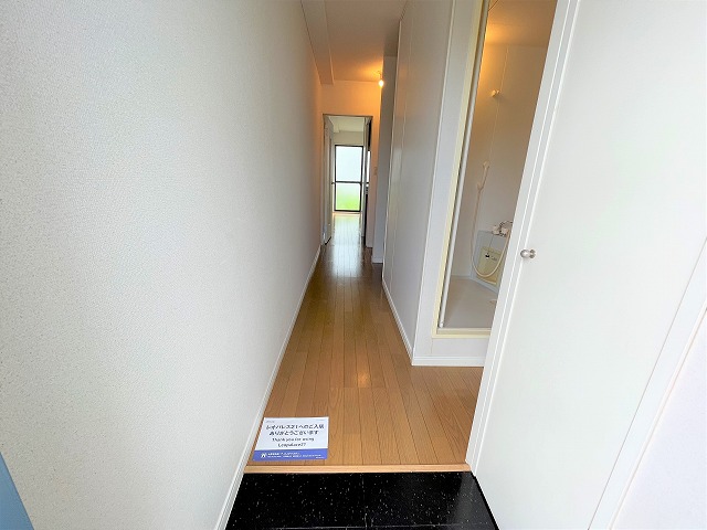 レオパレスＴｓｕｒｕｈａｒａ　２００１ 玄関