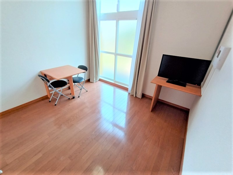 レオパレスシャトー花園 リビング