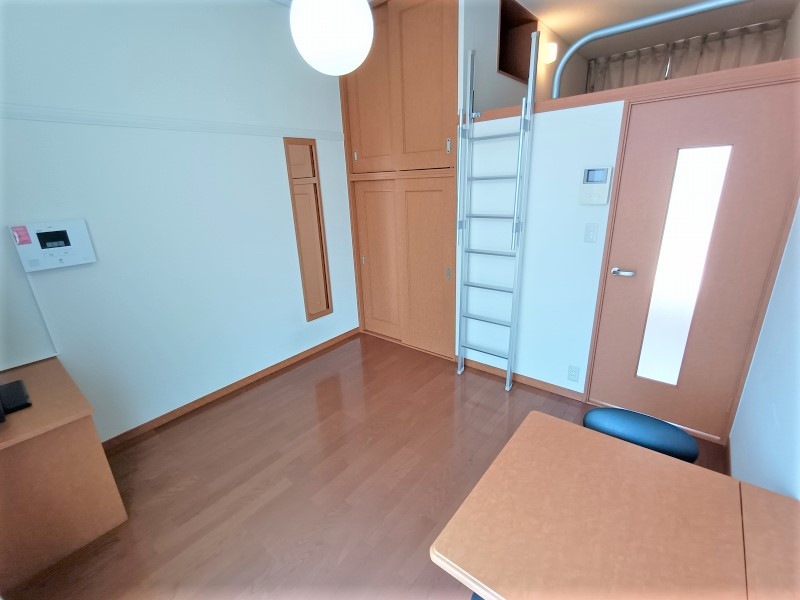 レオパレスシャトー花園 ベッドルーム