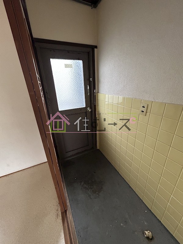 AK西加賀屋 玄関