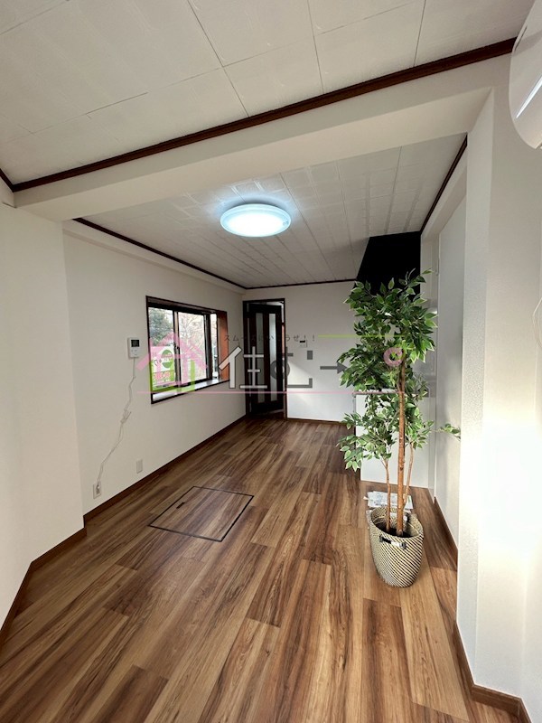 泉尾２丁目店舗付き貸家 リビング