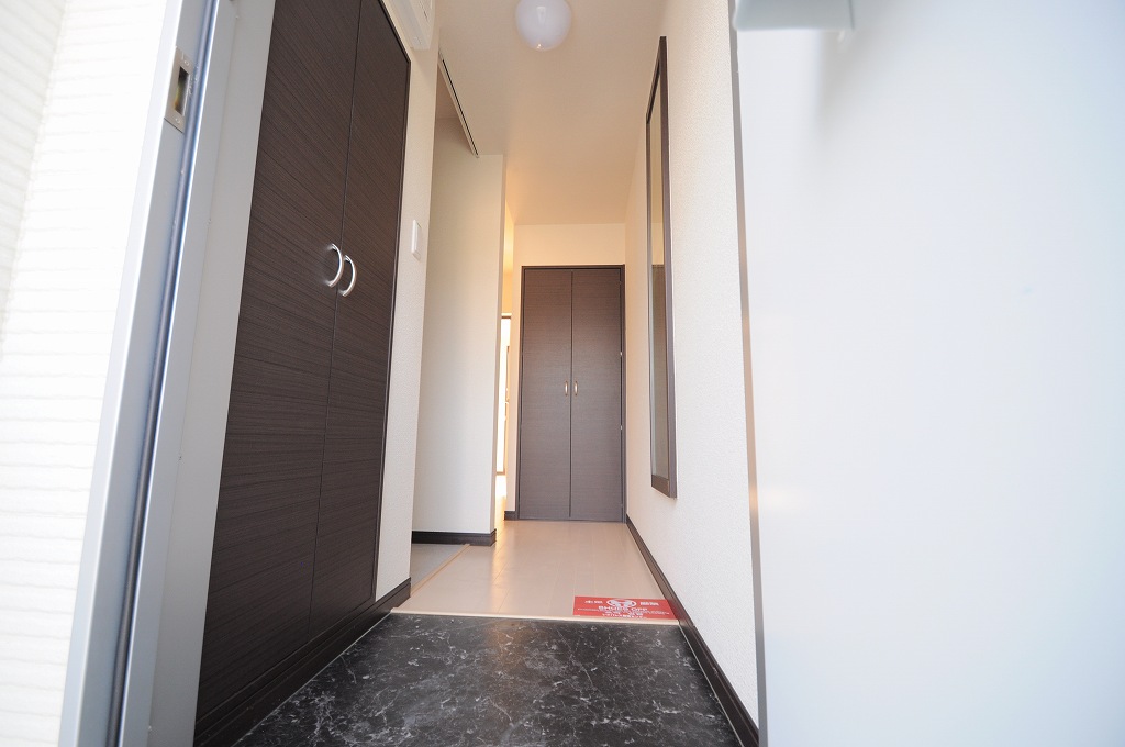 レオネクストカルミアオクイ 玄関