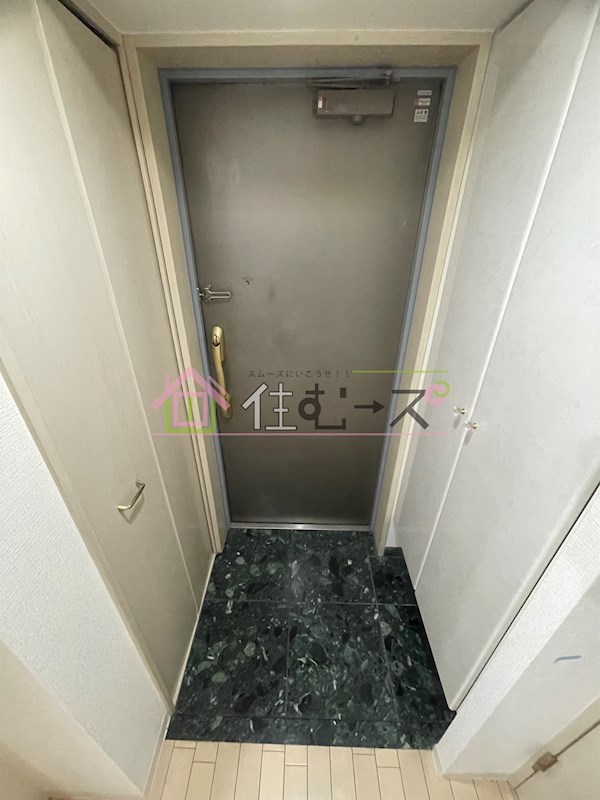 ジュネーゼグラン心斎橋東 玄関