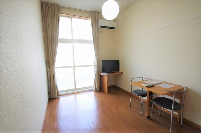 レオパレスヴァンⅡ リビング