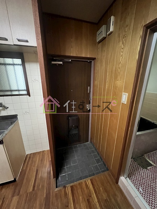 ロイヤル朝日 玄関