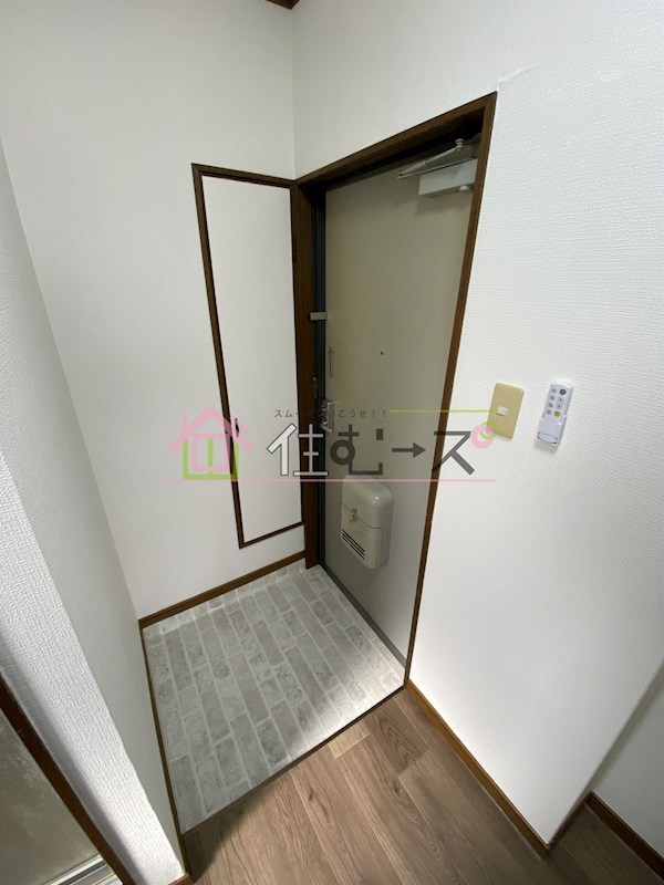 メゾン加美北 玄関