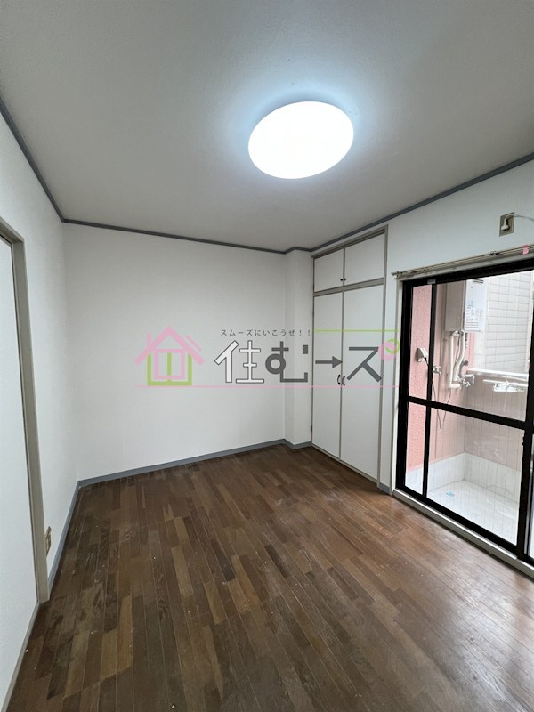 アバンス市岡 リビング