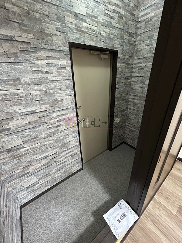 高見ビル 玄関