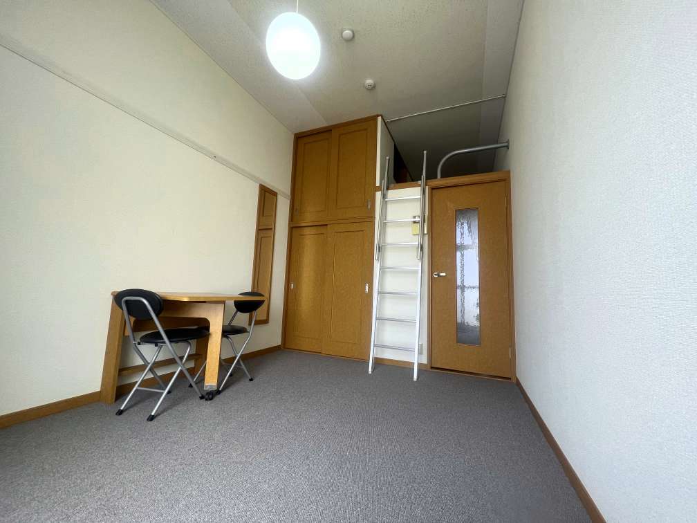 レオパレス河原城 リビング