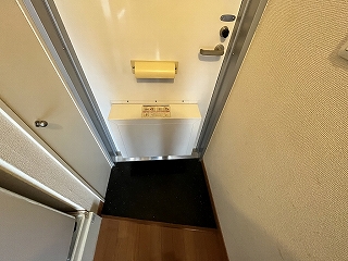 レオパレスクレセント 玄関