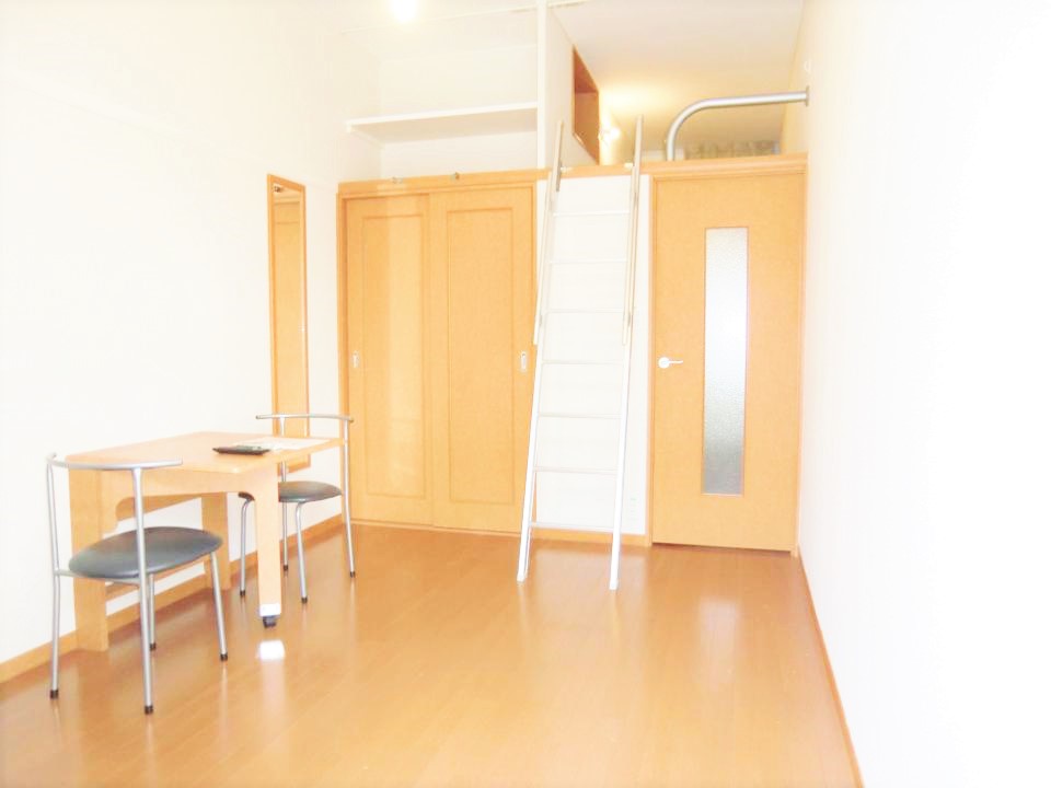 レオパレスＳＡＫＡＢＥ　Ⅰ リビング