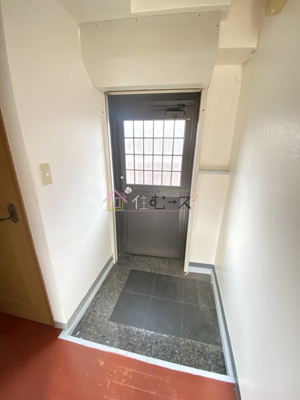 ヴィラナリー浜 玄関