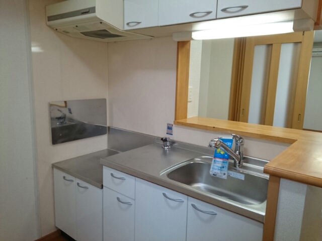 リバーサイドＴＳＵＭＵＲＡ１ キッチン