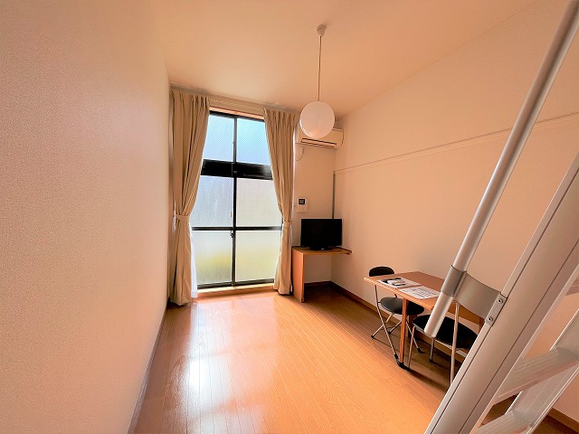 レオパレスＦｕｔｕｒａ　泉 リビング