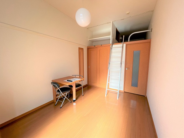 レオパレスＦｕｔｕｒａ　泉 ベッドルーム