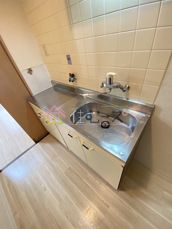 EST長居西 キッチン