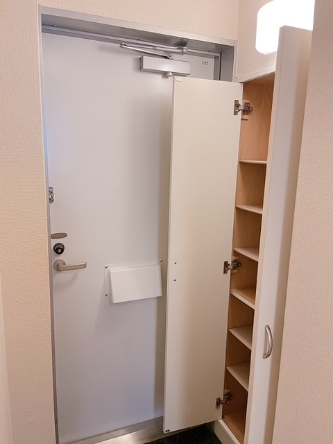 レオパレスたか 玄関