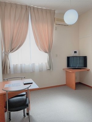 レオパレスＣｅｎｔｅｒＣｏｕｒｔ リビング