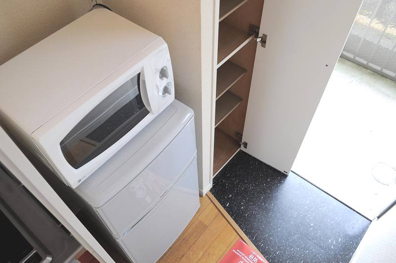 レオパレス辻子 玄関