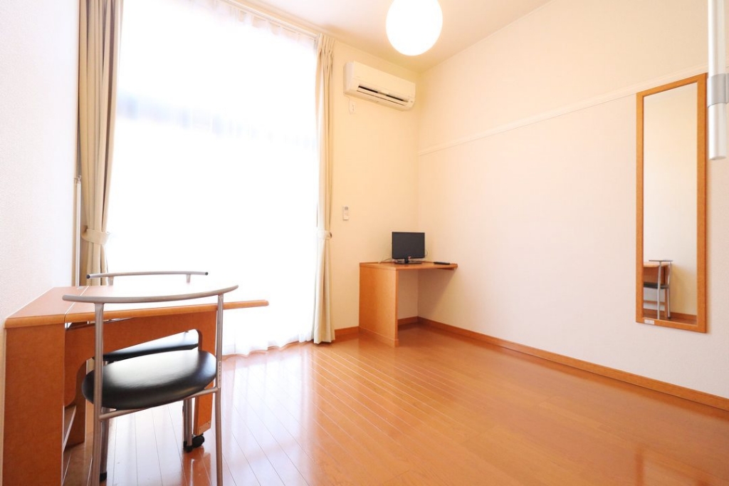 レオパレス三津屋北 ベッドルーム