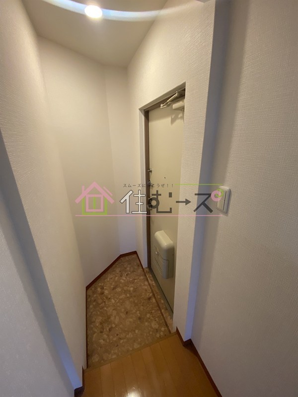 メゾンドアヴェルⅢ 玄関