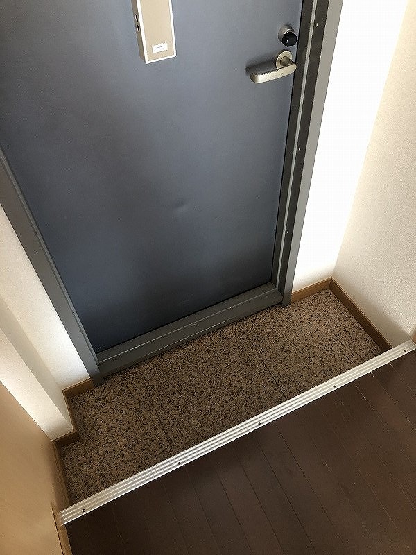 レオパレスクリスタルⅡ 玄関