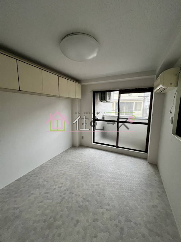 ホワイトイン ベッドルーム