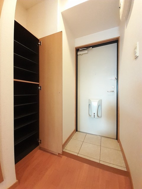 ディオーネ・ジエータ・イースト 玄関