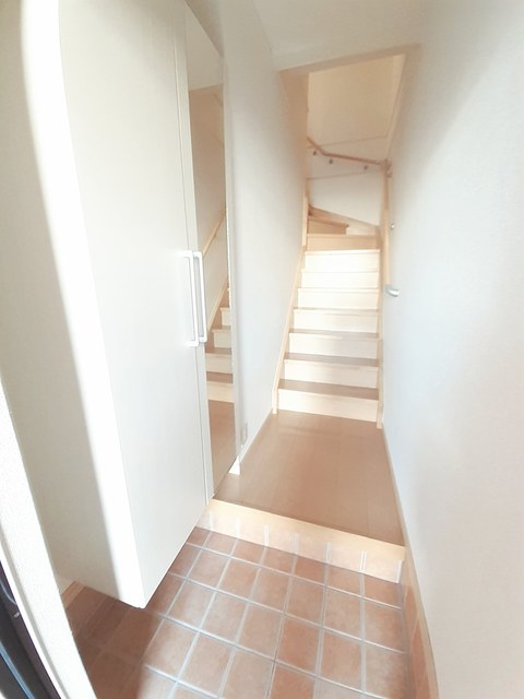 メゾン甲安 玄関