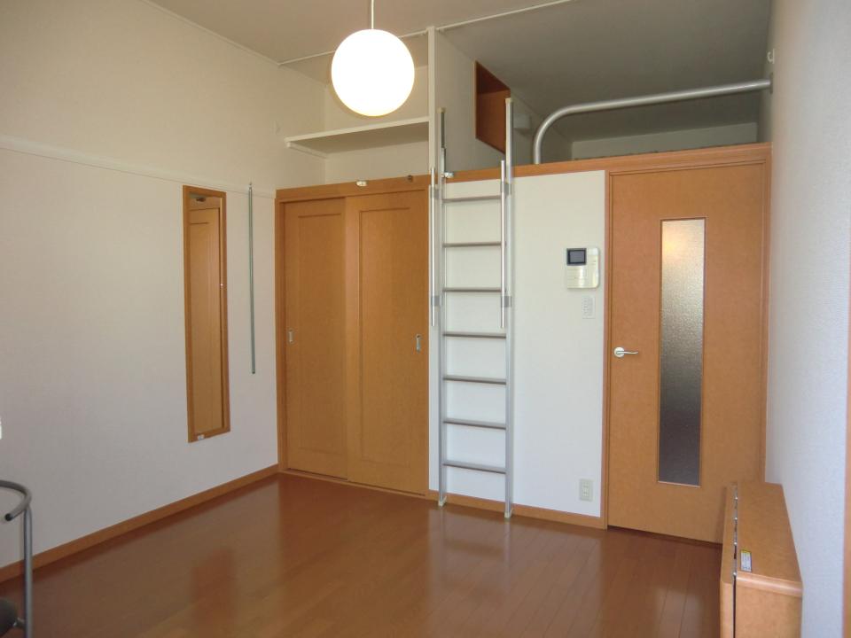 レオパレスエルザ１ リビング