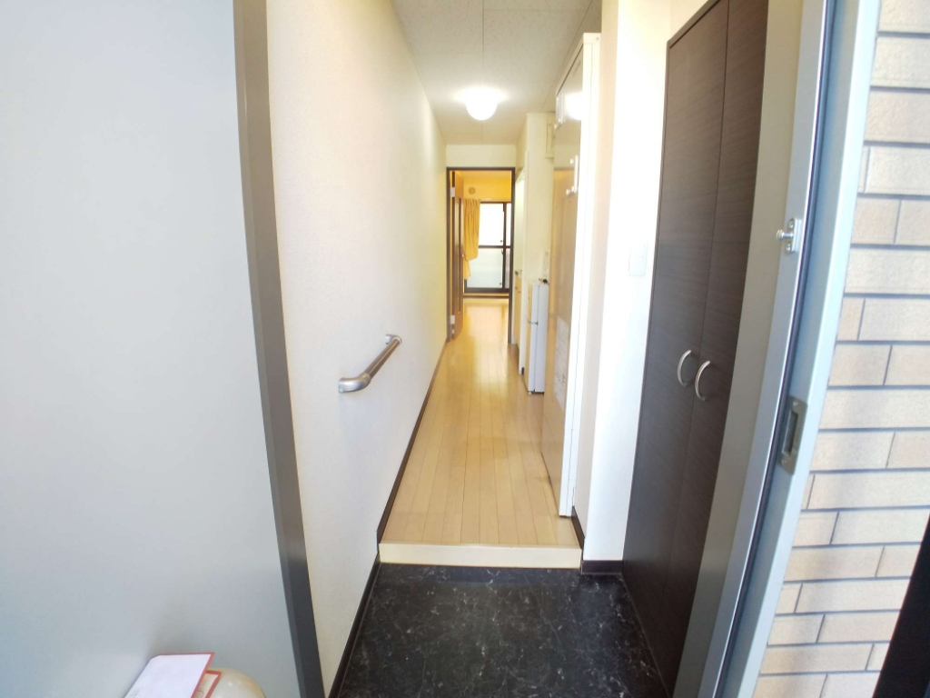 レオネクストグレイス中長尾 玄関