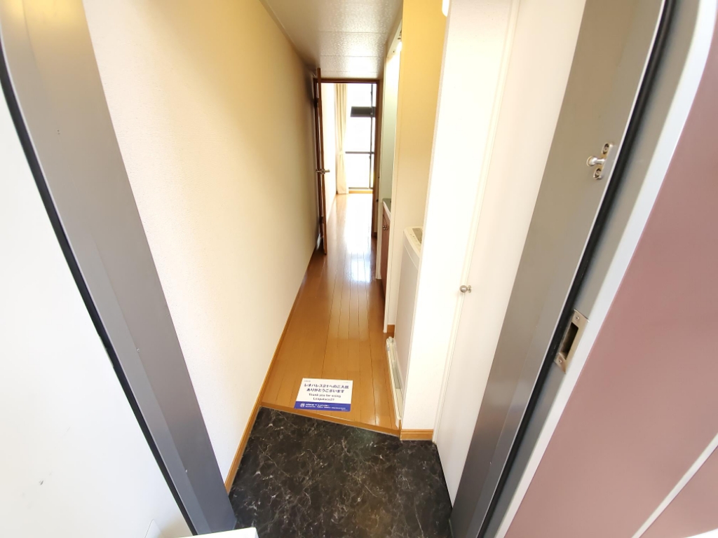 レオパレスイクセン４ 玄関