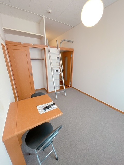 レオパレス九番町 ベッドルーム