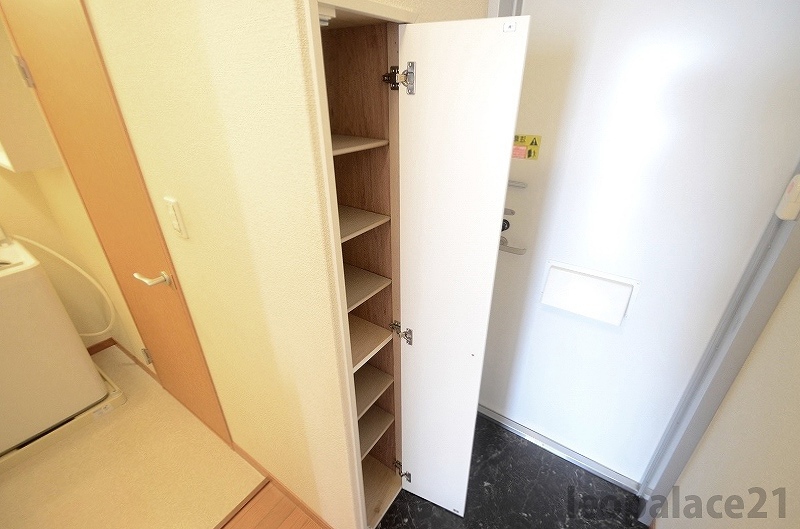 レオパレス金岡 玄関