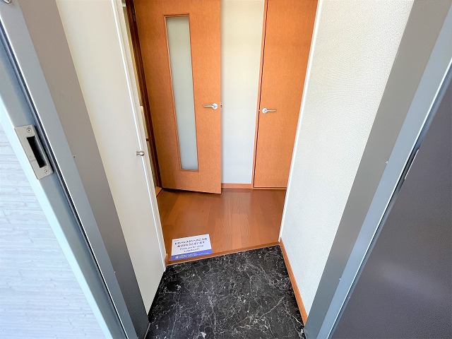 レオパレス板原 玄関