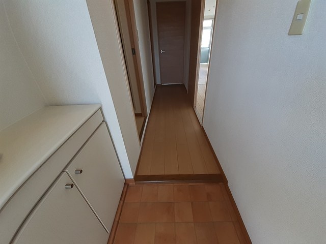 メゾンルミエール 玄関