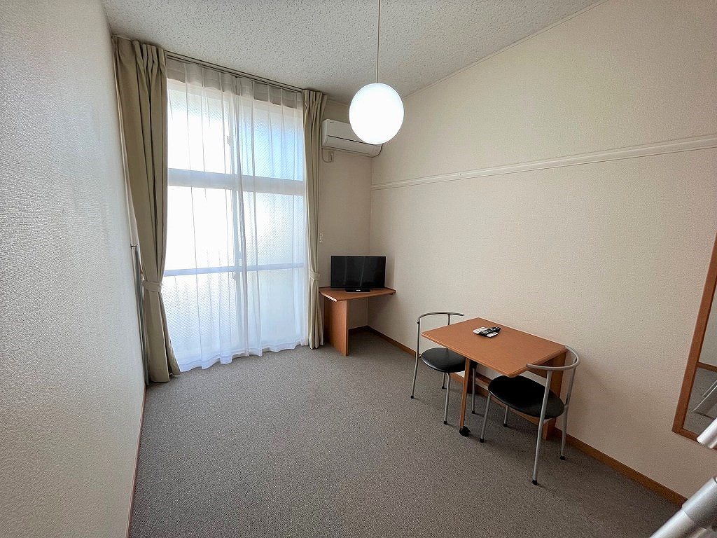 レオパレスヴァンⅡ リビング