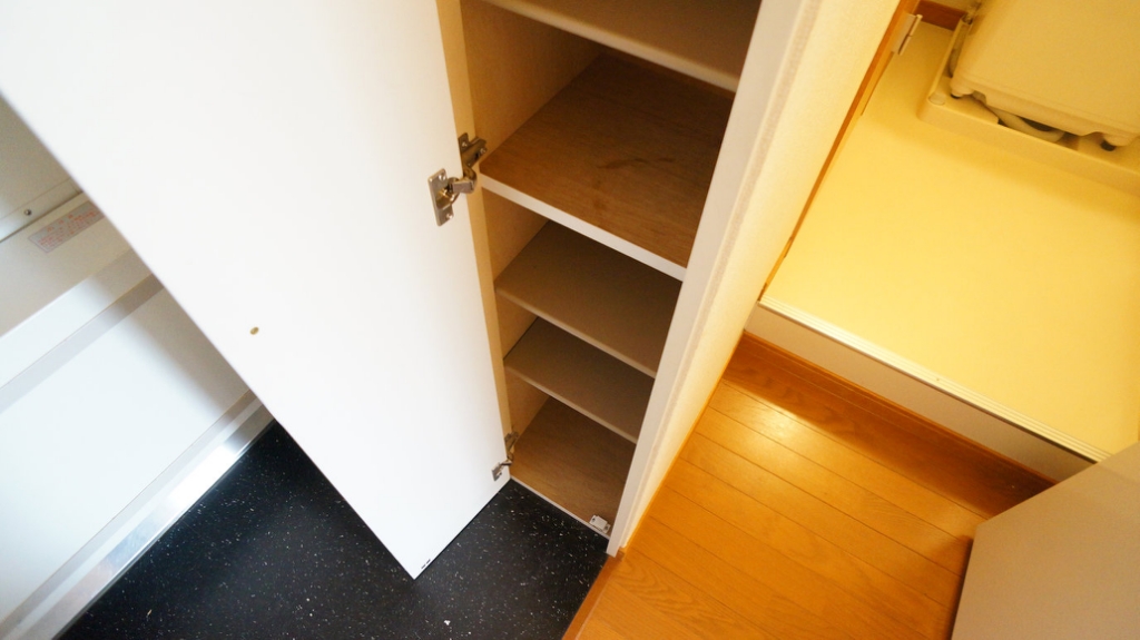 レオパレスルミエール 玄関