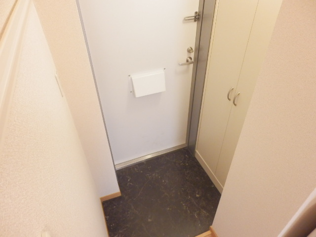 レオパレスモンターニュ日向 玄関