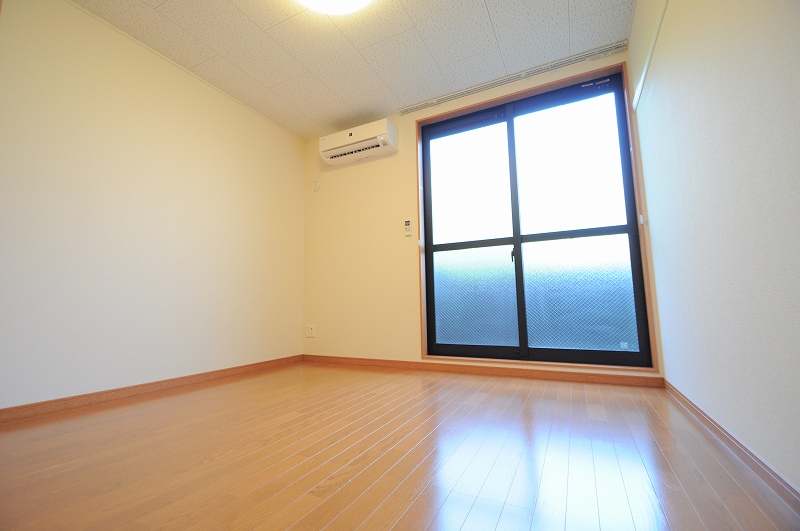 レオパレスモンターニュ日向 リビング