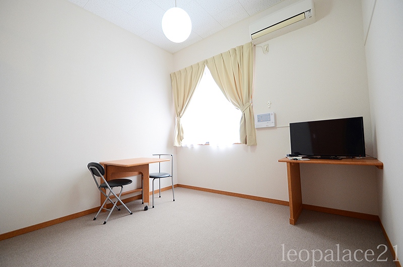 レオパレスマンゲシア ベッドルーム