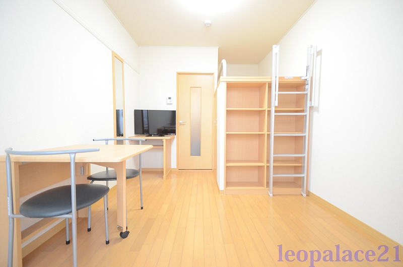 レオパレスＴＮ弐番館 リビング