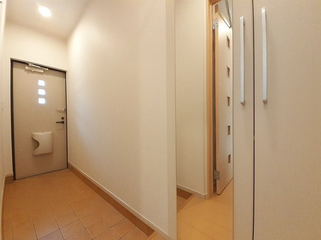 ラ・プランド－ル 玄関